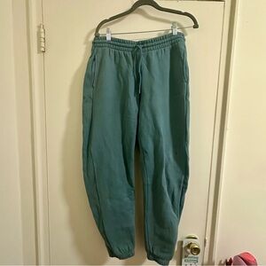 ARITZIA COZY FLEECE
BOYFRIEND JOGGER